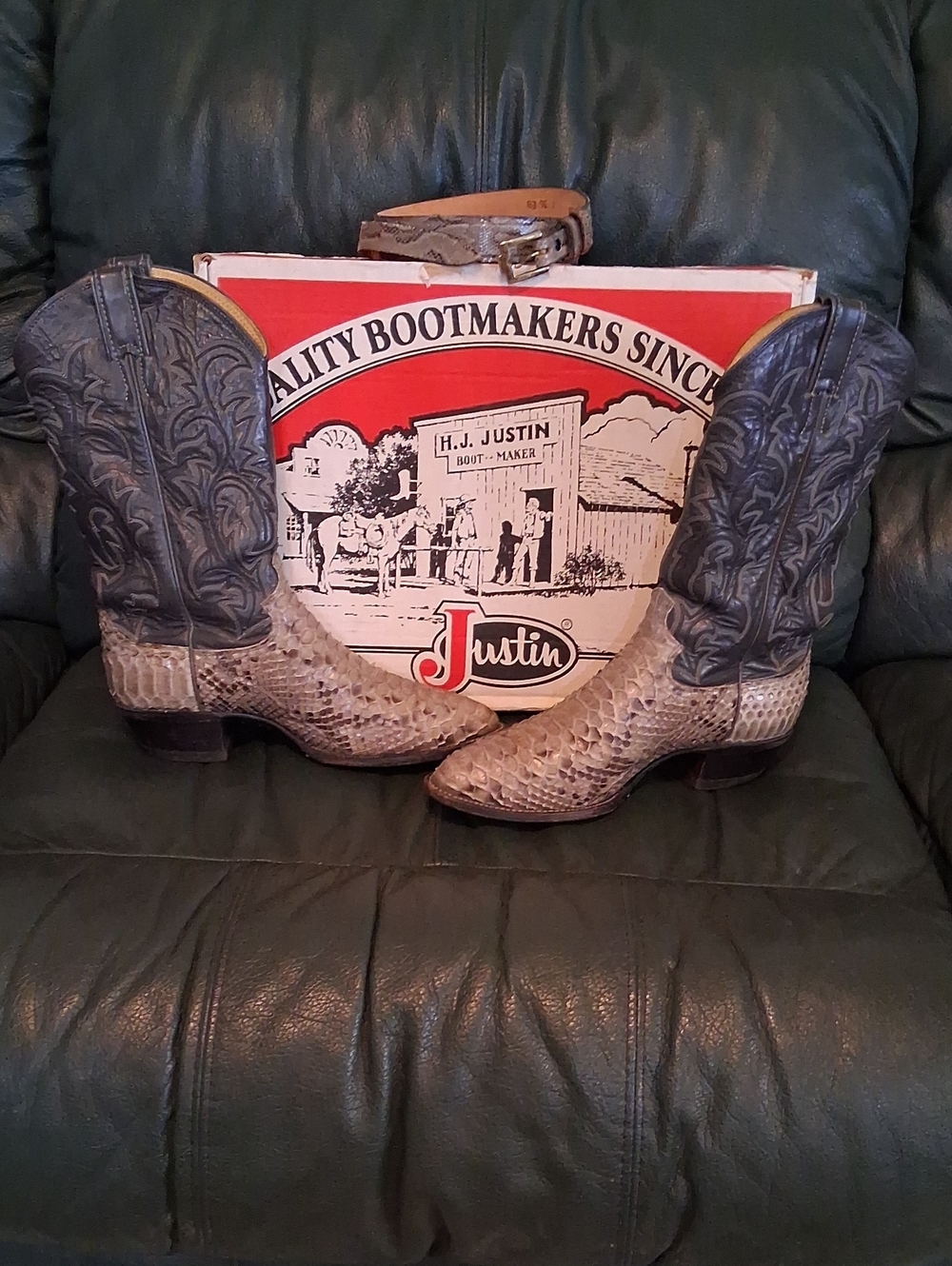 VINTAGE 1990's. Justin Cowboy Boots. Grey Back-Cut PYTHON. Size 9-D Great Cond.